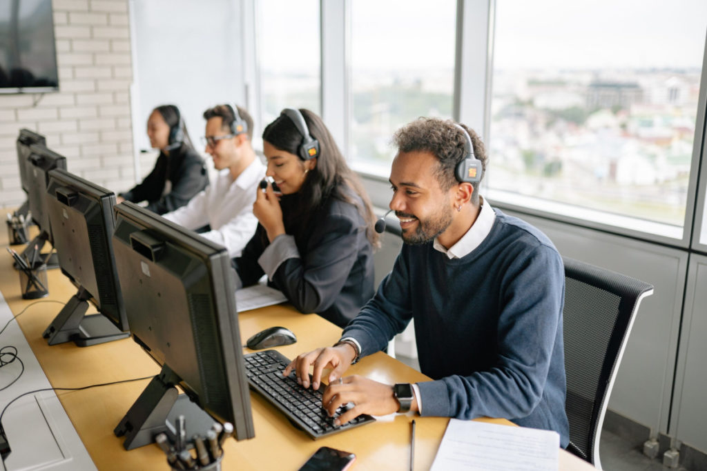 SAV Expert : technicien conseillant un client - G3 Concepts